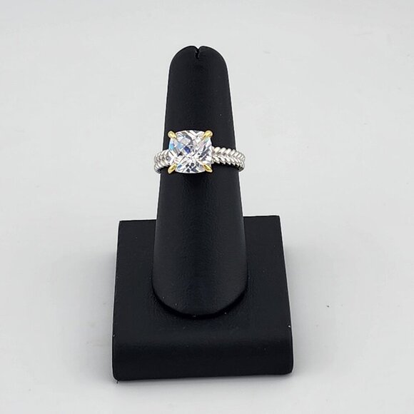 Sterling Silver 925 Ring with White Gemstone – Fresh, Elegant, and Brand New - Picture 1 of 6